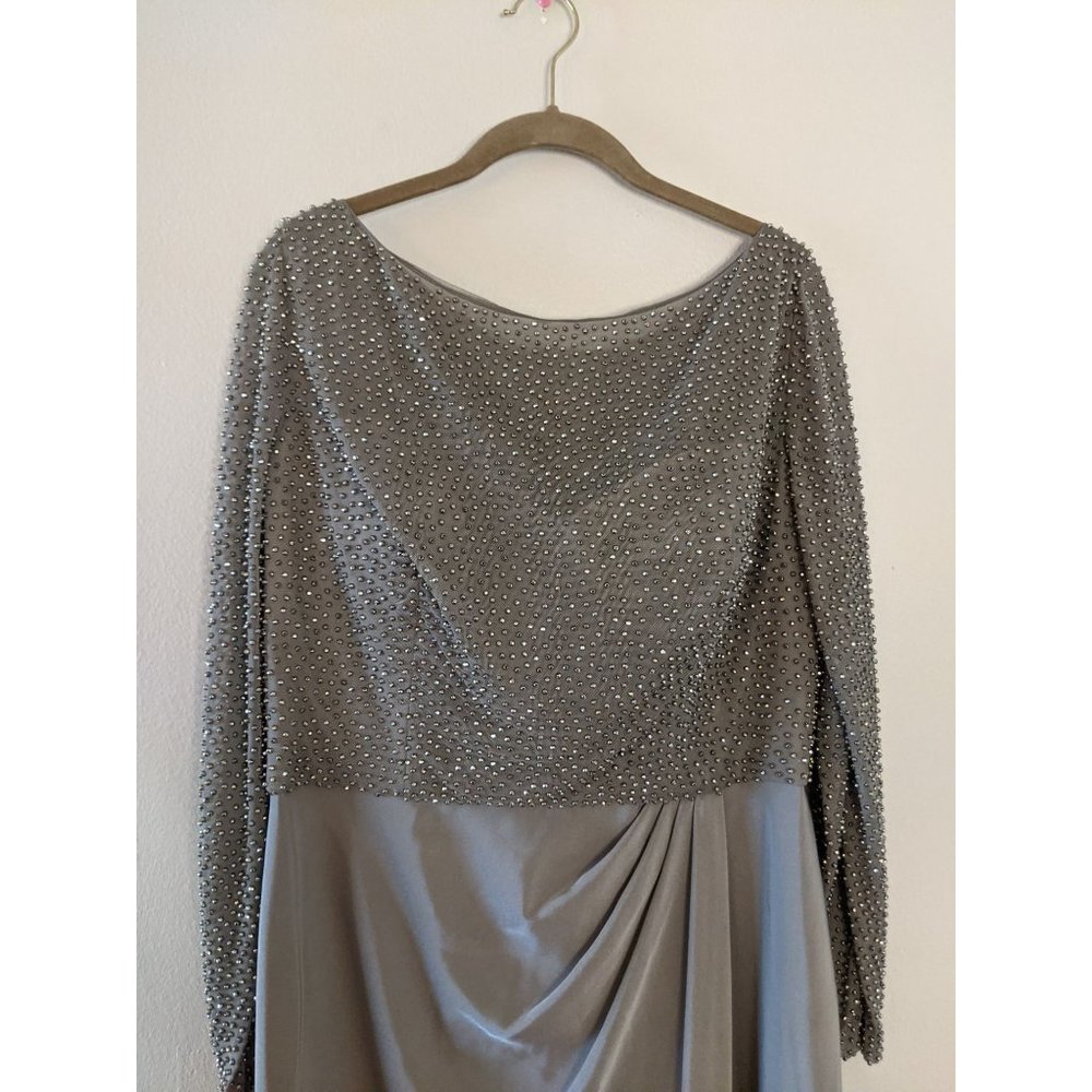 NWT La Femme Beaded Column Gown 12 Platinum Mother Of The Bride 24895 $528 - Picture 4 of 12